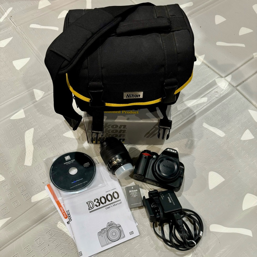Nikon D3000 Digital SLR Camera Kit + 55-200mm Lens